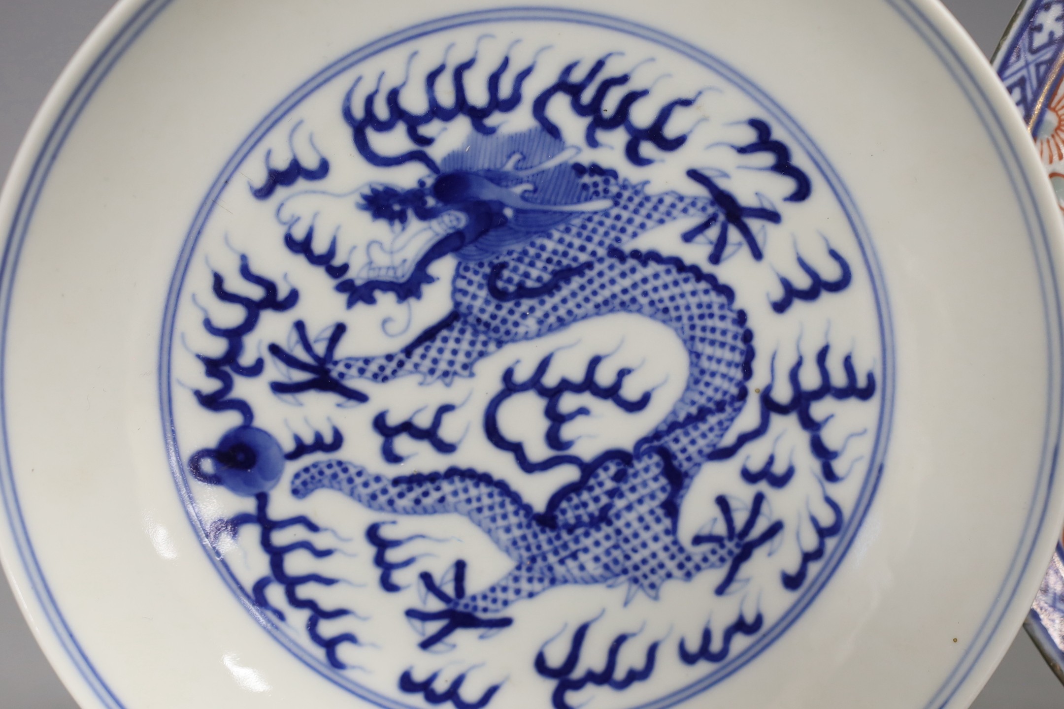 A Chinese blue and white ’dragon’ dish and similar plate, plate 20 cms diameter.